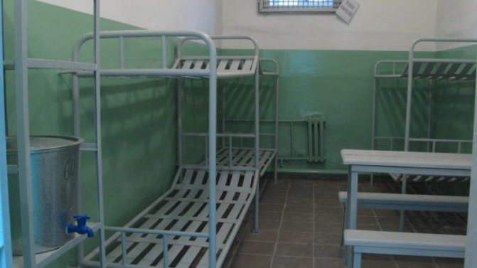 What temporary temporary accommodation facilities are installed in the pre-trial detention center?