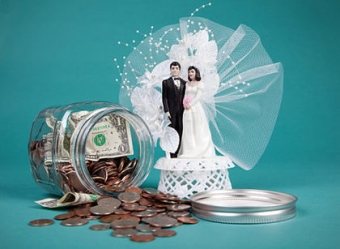 Who are marriage swindlers and how can they be punished by law?