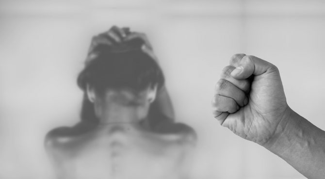 Насилие в женской тюрьме: как проявляется, как избежать пыток