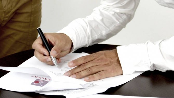 Ответственность за подделку подписи на документах: адвокат назвал признаки фальсификации и основания для уголовного наказания