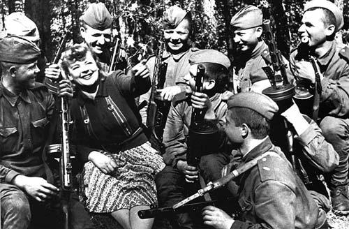Zoya Fedorova after a front-line concert, 1943. Wikimedia 